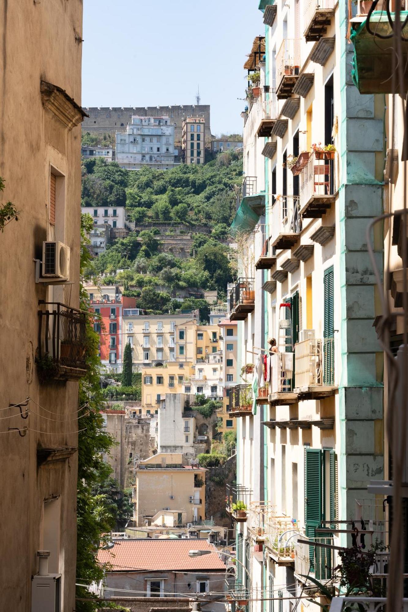 Smart Rent Nei Pressi Di Via Toledo 2 Da Letto Naples